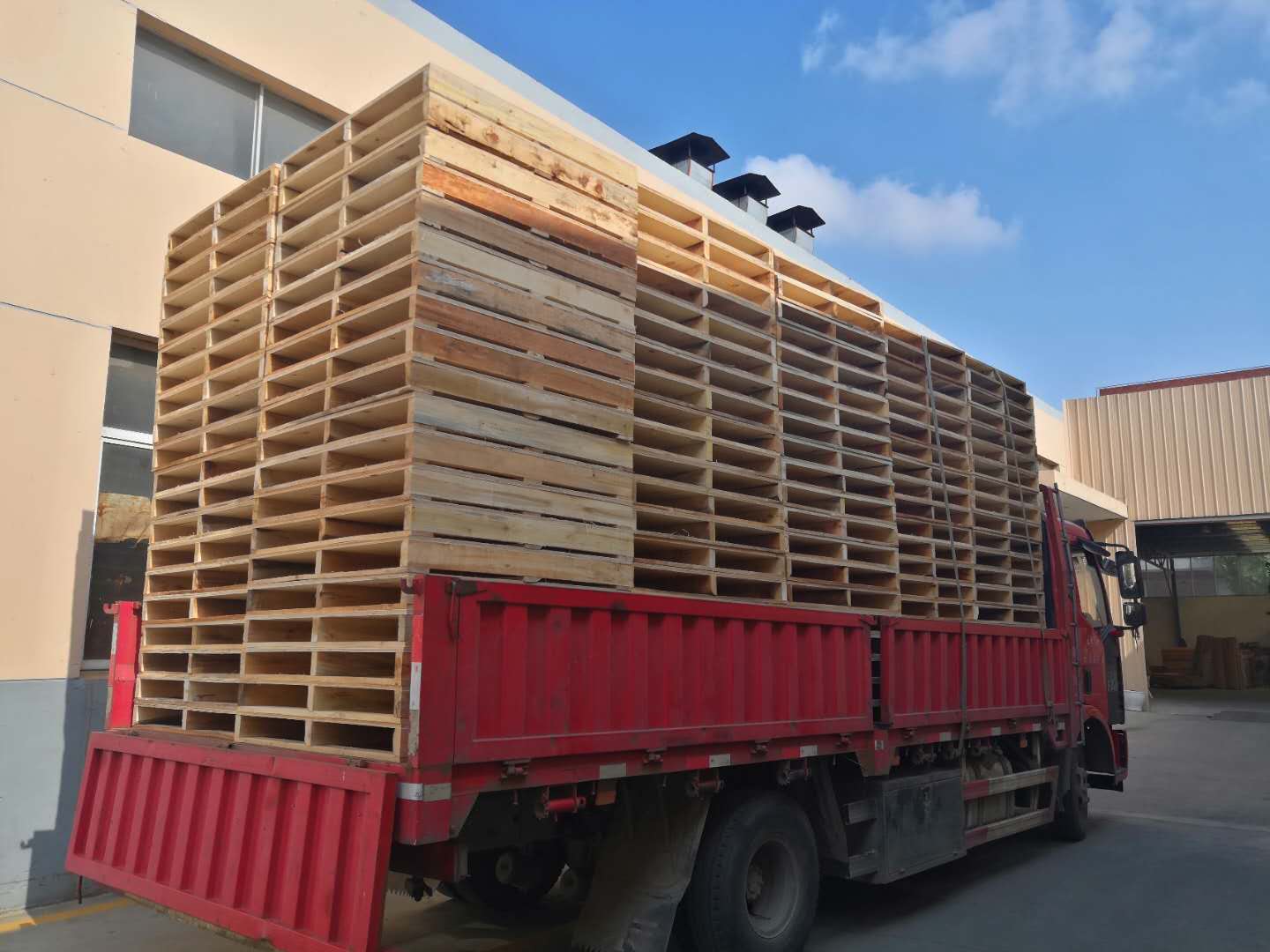 定制木托盤時，如何避免與生產廠家發生尺寸不匹配等問題？